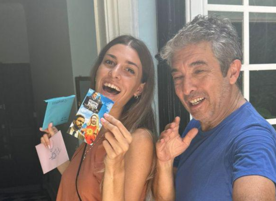 Hizo estampitas de «Argentina, 1985», conoció a Ricardo Darín y es furor en los medios