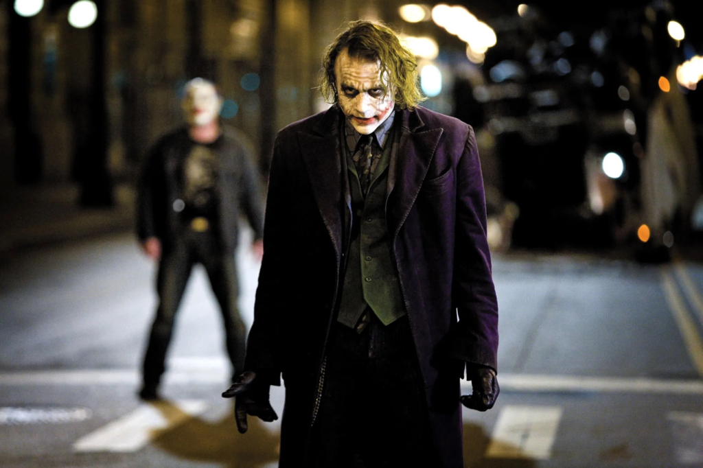 10 SECRETOS OSCUROS DE GOTHAM: CURIOSIDADES DE LA TRILOGÍA DE "EL CABALLERO DE LA NOCHE" 3 image 38