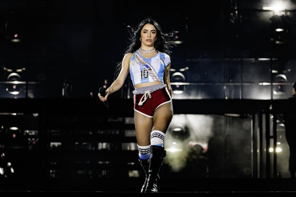 Lali se volvió a consagrar como una artista nacional y excepcional en un fin de semana inolvidable 7 Como agradecer tanto amorQue inolvidable la noche de anoche. Cuanta euforia 2 1