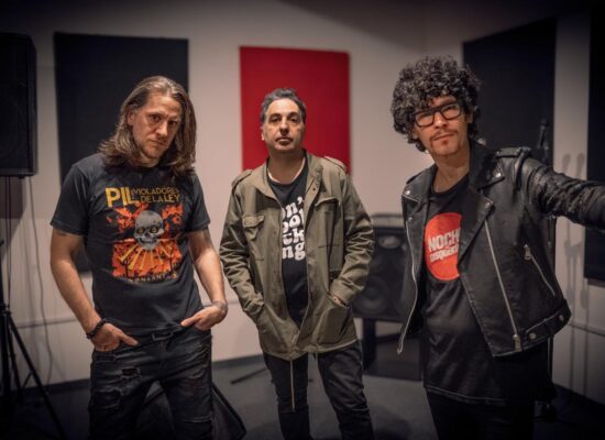 Sofia Lescano 1 Astrománticos presenta el video de “Hacelo Real”