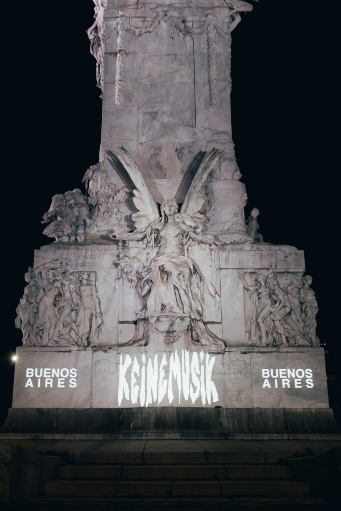 MONUMENTO A LOS ESPANOLES 2