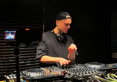 Una cita con Moritz Hofbauer: debut, despedidas y un adelanto de su nuevo disco