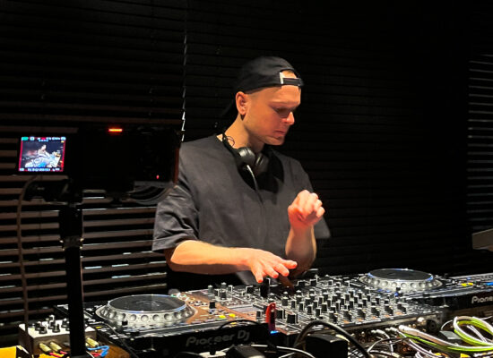 Una cita con Moritz Hofbauer: debut, despedidas y un adelanto de su nuevo disco