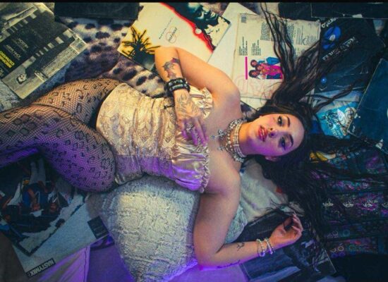 Sofia Lescano 1 Máscaras emocinales, “Maquillaje Obscuro”, y escencia de Belanova, así suena en nuevo tema de Aglaee