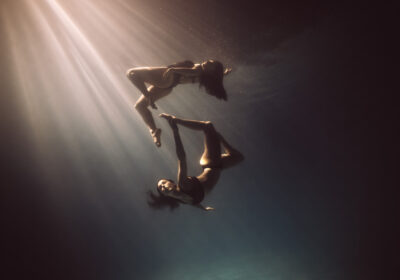 Delfina Pignatiello presenta Ninfas: una muestra de fotografía subacuática que es una oda silenciosa a la hermandad