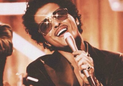 BRUNO MARS ELIGE UN MONUMENTO ICÓNICO DE LA CIUDAD DE BUENOS AIRES PARA CELEBRAR EL LANZAMIENTO DE “THE ROMANTIC”