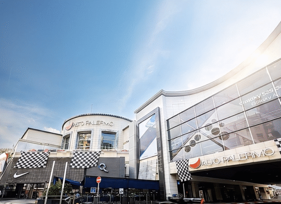 Sofia Lescano 1 Rápidos y calurosos: el Alto Palermo invita a vivir el verano en la ciudad con el simulador de Fórmula 1