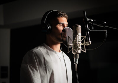 ANGELIS FIRMA CON CHIL RECORDS EN MIAMI Y PRESENTA SU SINGLE DEBUT “Y AHORA QUIÉN SOY?”