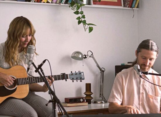 Sofia Lescano 5 PELÍCULAS PERDIDAS EN CASA: Delfina Campos presenta una serie de sesiones acústicas en vivo, grabadas en la intimidad de su hogar