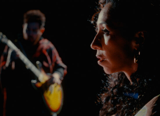 Sofia Lescano 2 AHYRE PRESENTA “COMO LAS OLAS”, SU NUEVO SINGLE JUNTO A IVONNE GUZMÁN