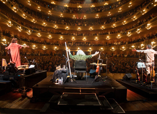 Sofia Lescano 6 Gustavo Santaolalla presentó “Ronroco Tour” en el Teatro Colón