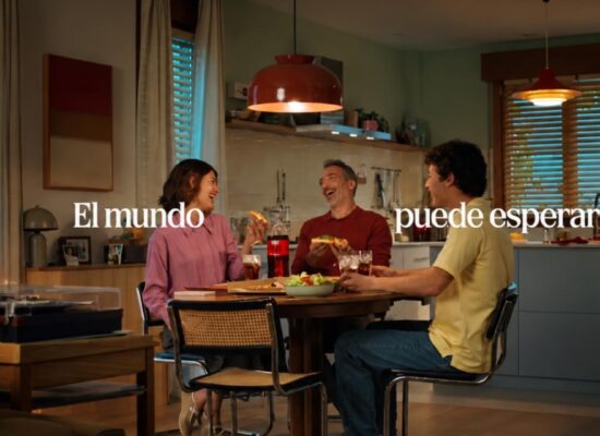 El mundo puede esperar: la nueva apuesta de Coca-Cola para celebrar los momentos que realmente importan