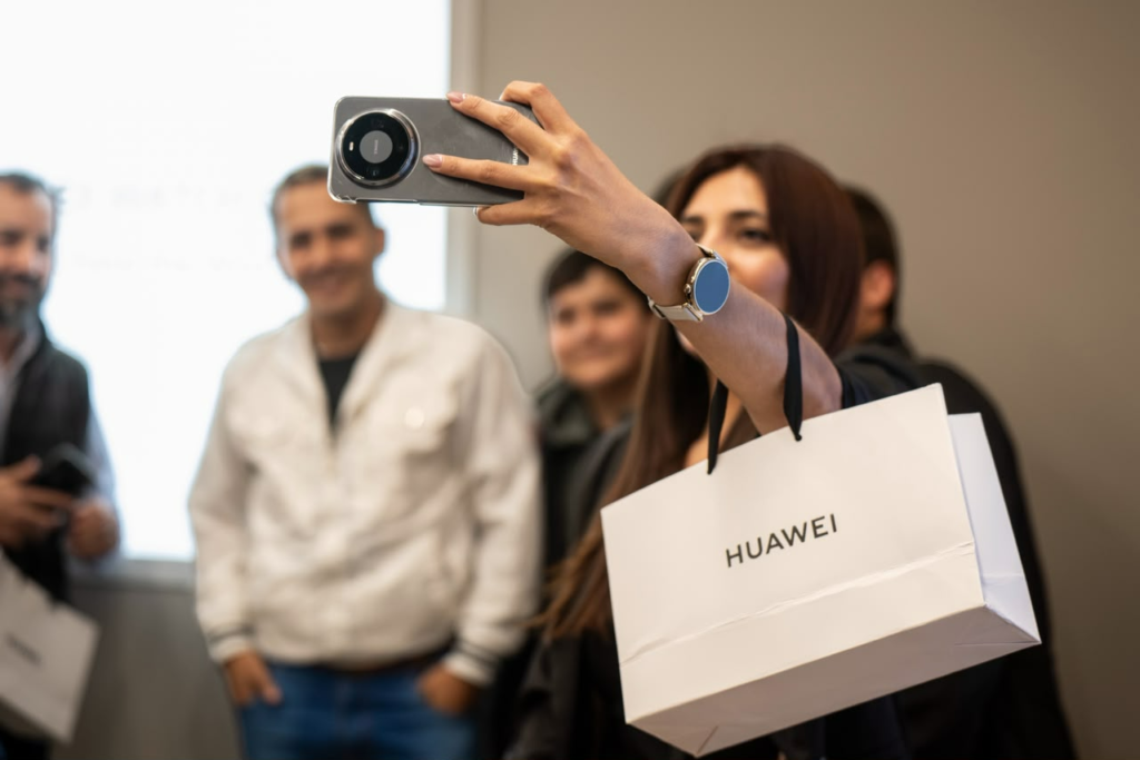 Huawei abrió su primera Tienda Autorizada en Argentina: dónde queda y qué productos ofrece 2 descarga 22